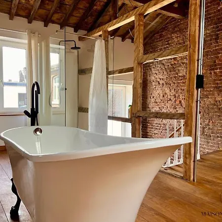 Grande Maison Au Coeur Du Carre - Quartier Festif! *