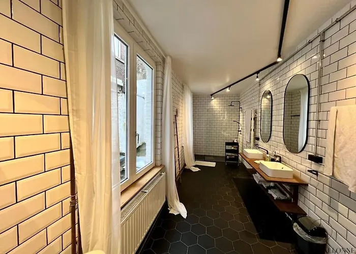 Grande Maison Au Coeur Du Carre - Quartier Festif! *