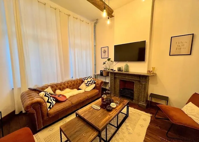 Grande Maison Au Coeur Du Carre - Quartier Festif!