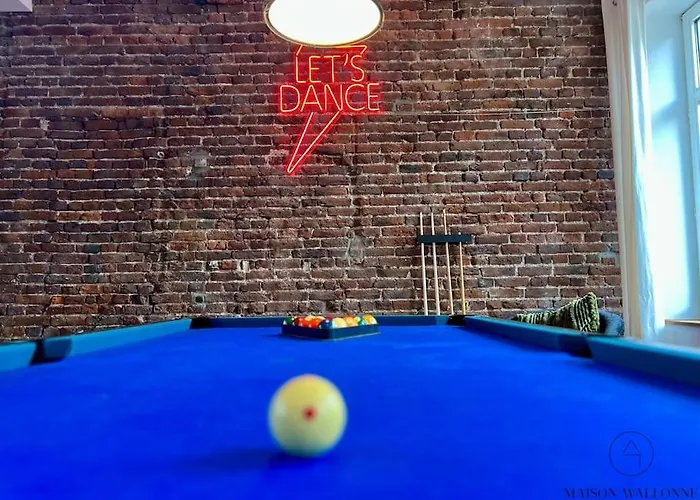 בית נופש Grande Maison Au Coeur Du Carre - Quartier Festif! *